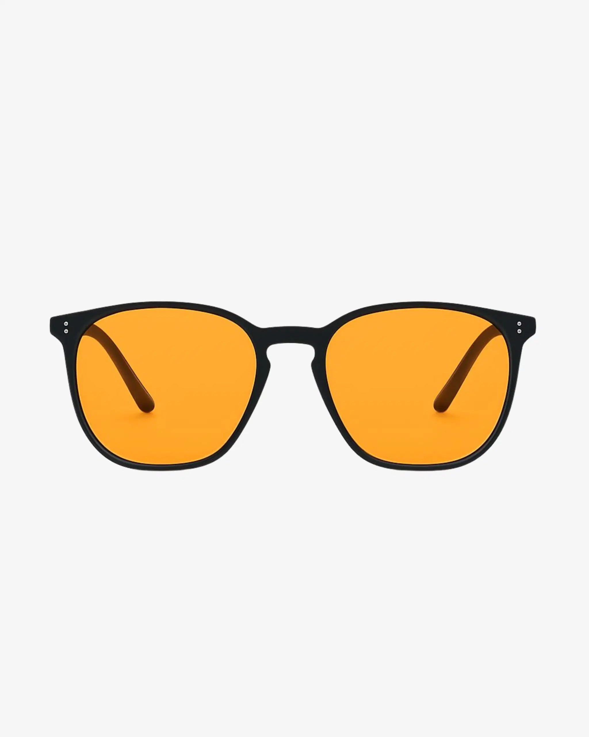 Nordic Black- - mustat iltalasit valkoisella taustalla