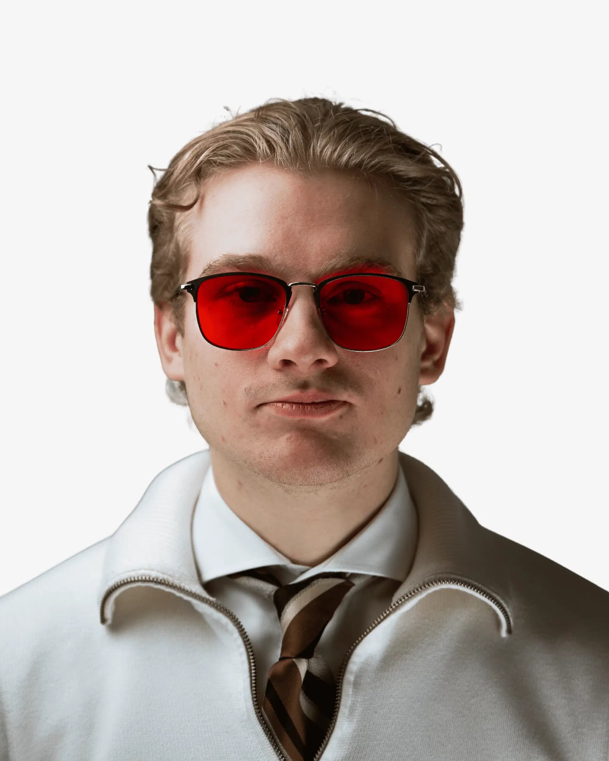 Polar Black+ sinivalolasit miehen kasvoilla edestä kuvattuna